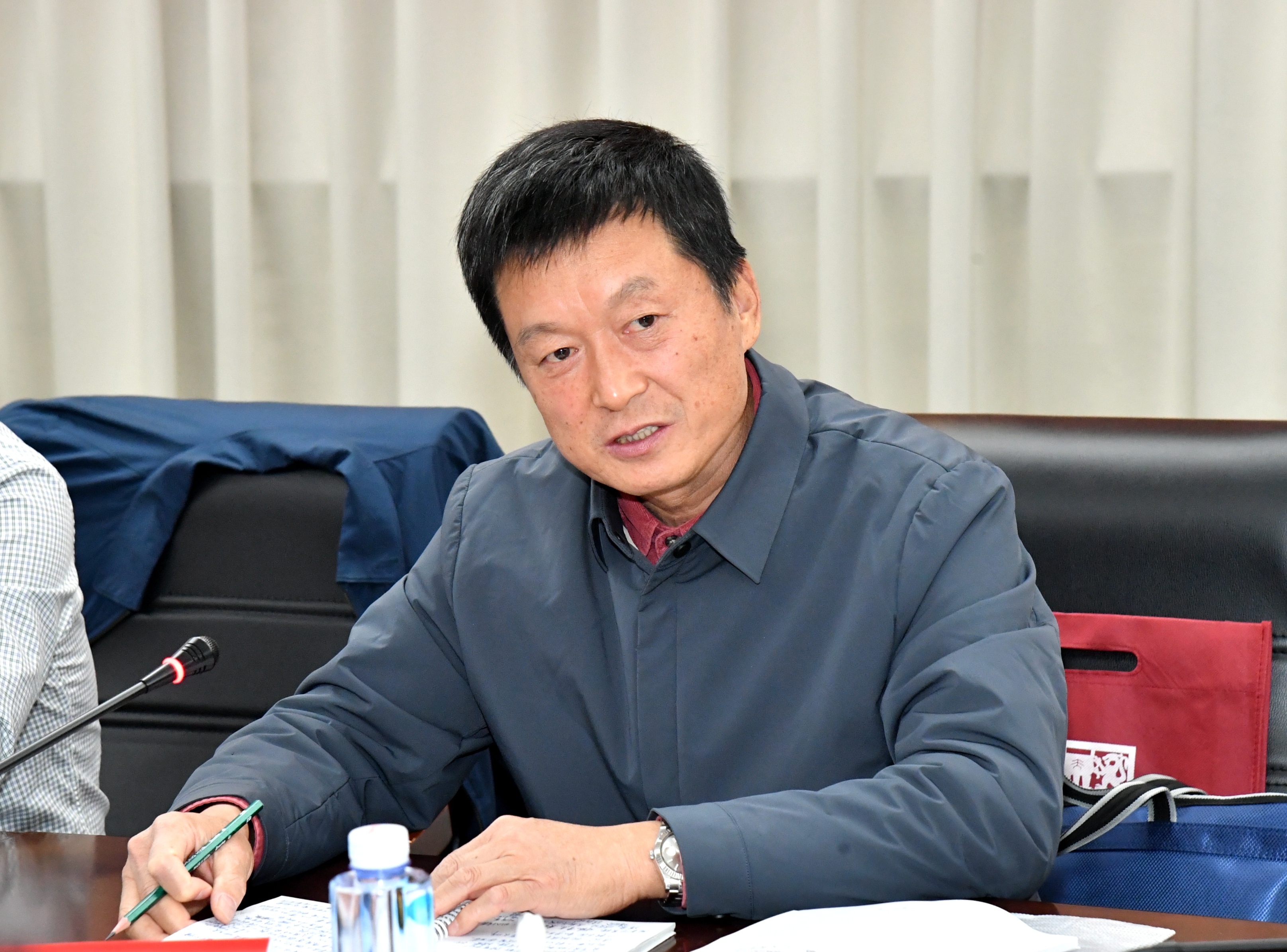 首页 新闻 > 正文省教科工会二级巡视员孙焱作年会总结讲话,他充分